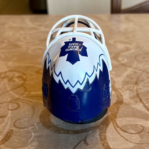 2009 McDonald’s Toronto Maple Leafs Vesa Toskala figure - Picture 4 of 7